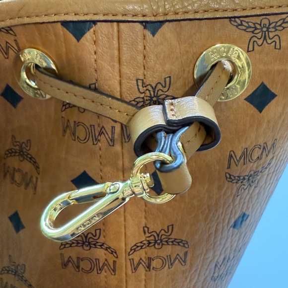 MCM Medium Liz Shopper - Picture 11 of 16